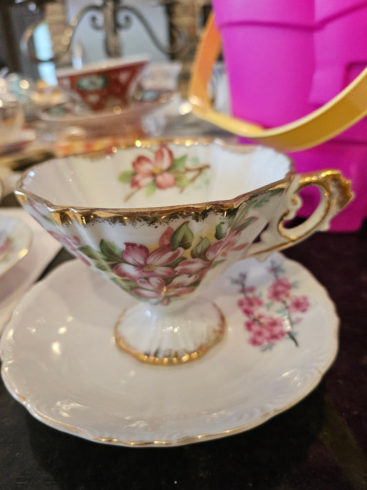 Floral golden skeleton tea cup candle